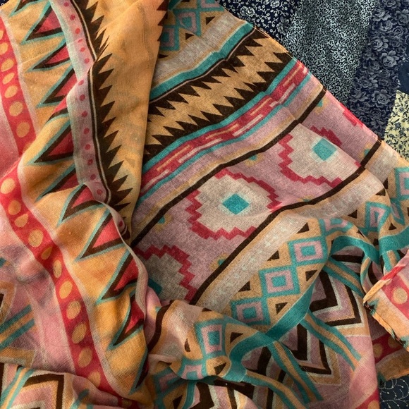 Women’s fashion scarf - Picture 4 of 4